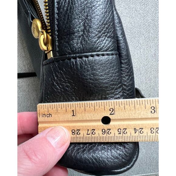 Hobo Fern Sling Bag Crossbody Adjustable Black Pebble Leather Brass Hardware - Picture 11 of 15